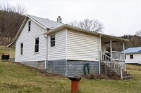 Building Photo - Cozy Living in a Convenient Christiansburg...