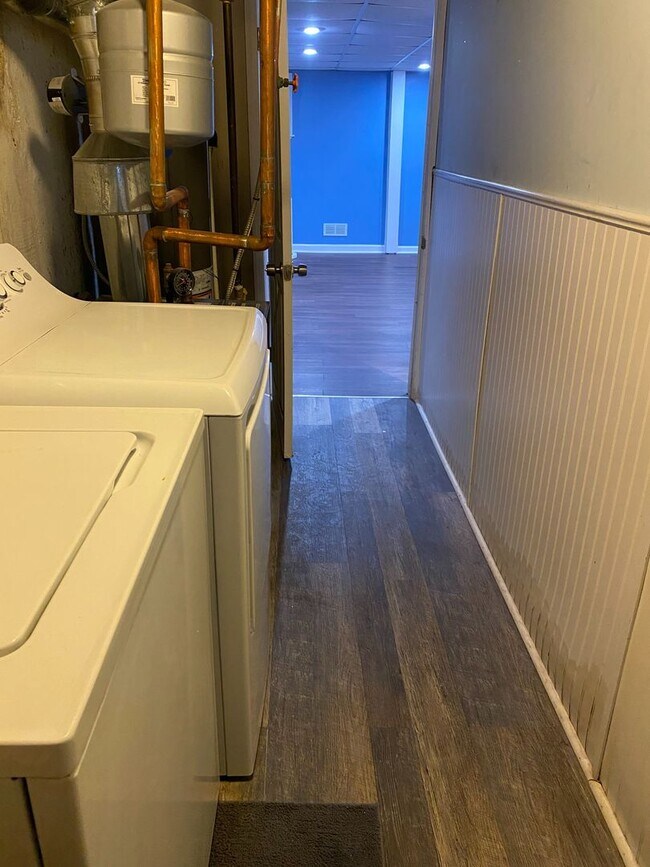 Building Photo - Gorgeous 3-Bedroom Townhouse in Ardmore! Available mid-September!