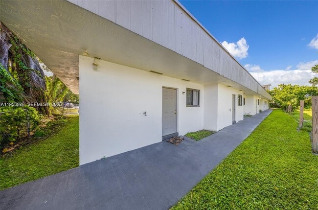 Building Photo - 2237 Taylor St