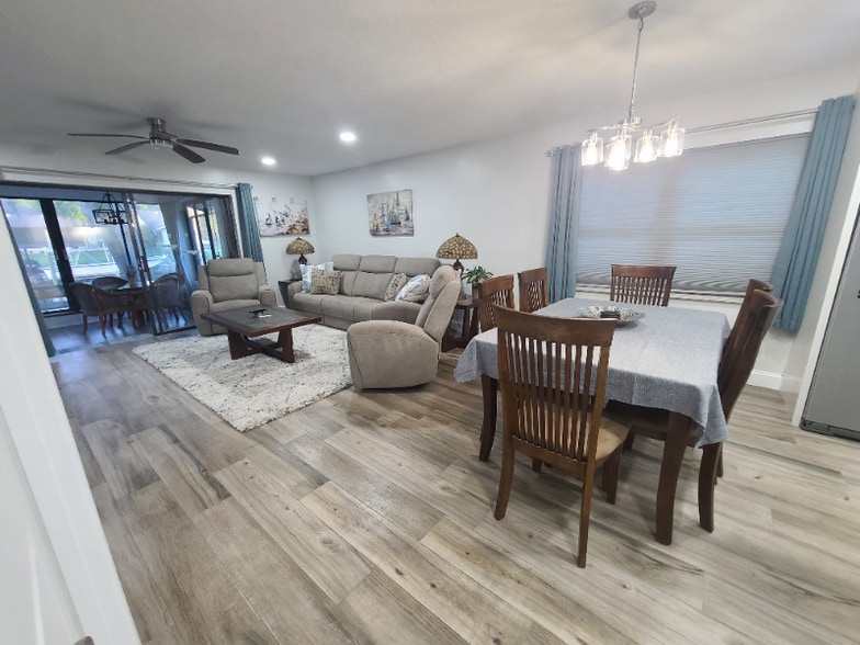 Primary Photo - 11631 W Riverhaven Dr