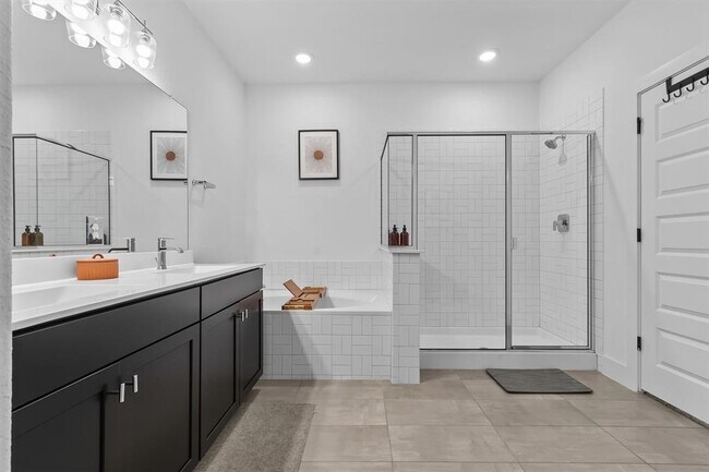 Building Photo - 905 Gray Fox Lp