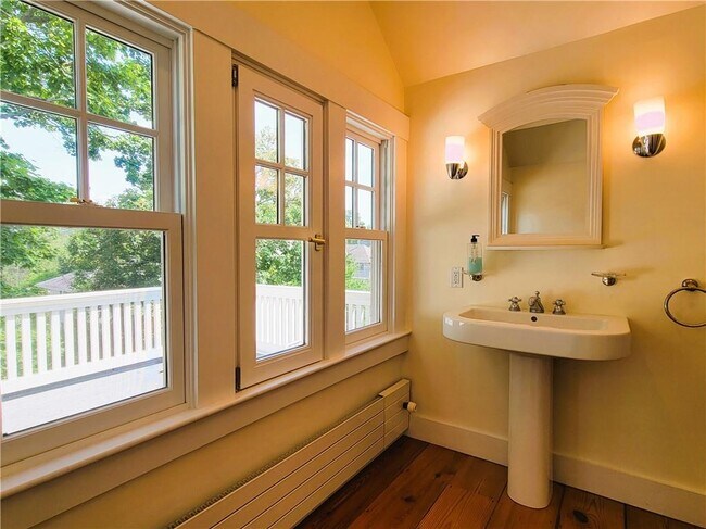 Building Photo - 60 Prairie Ave