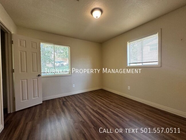 Building Photo - 5005 N Walnut Rd