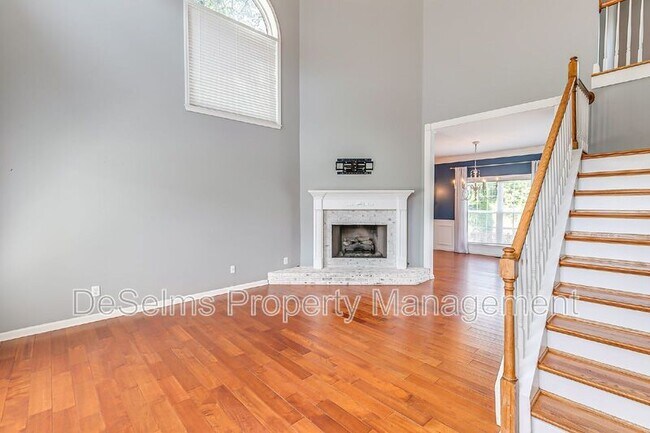 Building Photo - 701 Brent Glen Pl