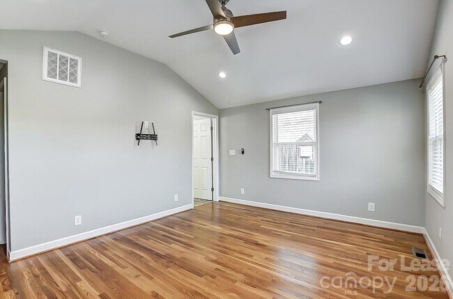 Building Photo - 10 Spruce Pine Dr