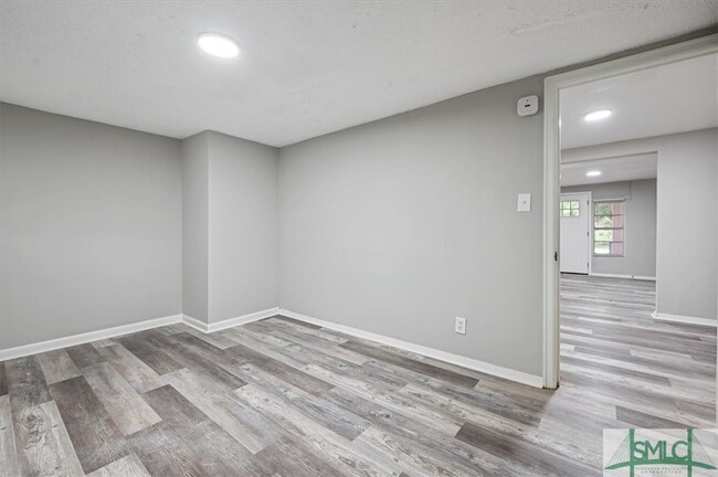 Building Photo - 119 W 60th St