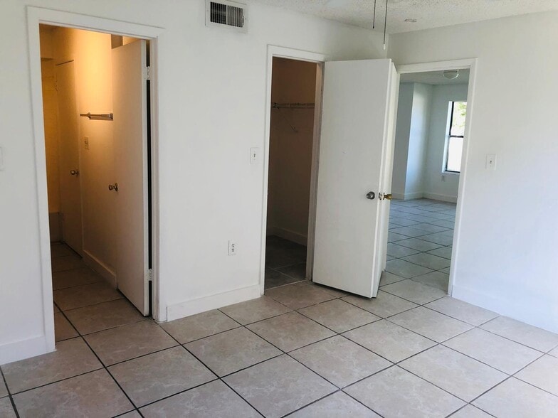 Building Photo - 10501 SW 155th Ct