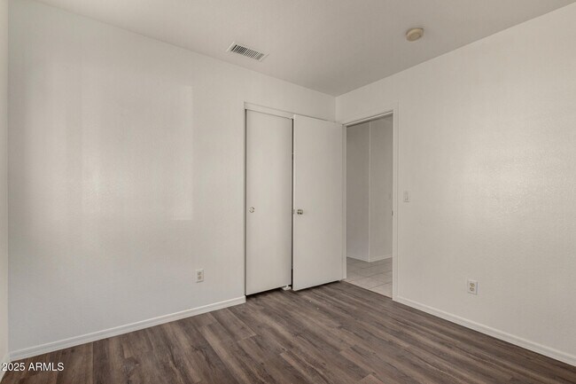 Building Photo - 15928 W Smokey Dr