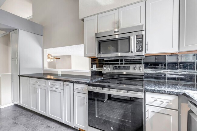 Building Photo - Spacious Home in Castle Rock