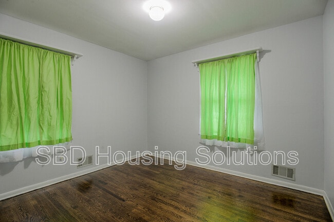 Building Photo - 8803 E 85 St