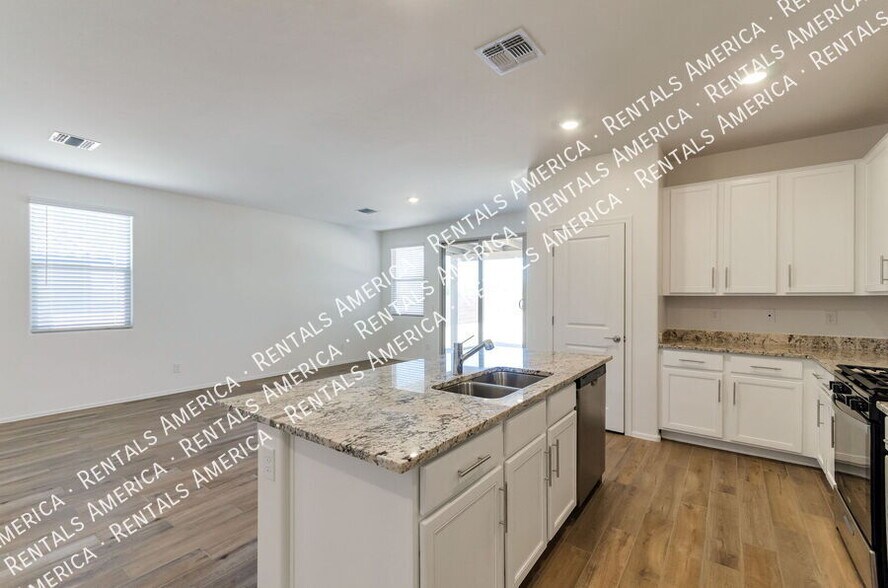 Building Photo - 5468 W Monterey Dr