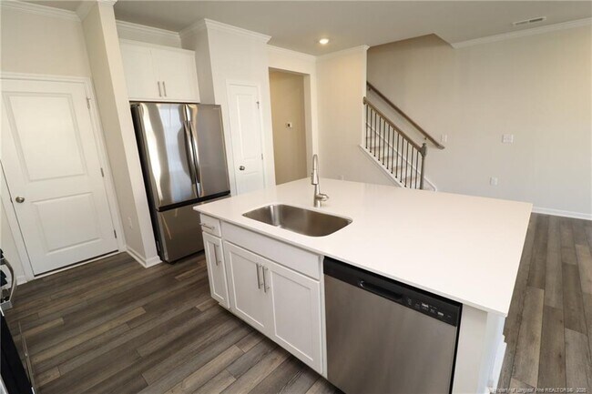 Building Photo - 5711 Woodlawn Dr