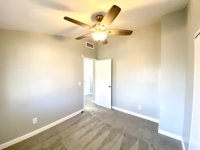 Building Photo - Renovated Townhome with Spacious Yard! W/D...