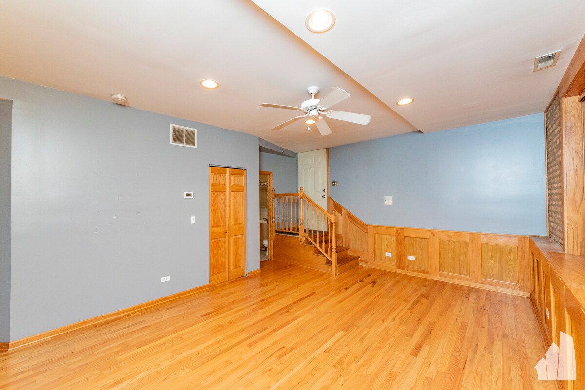 Building Photo - 5204 S Drexel Ave