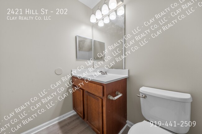 Building Photo - 2421 Hill St