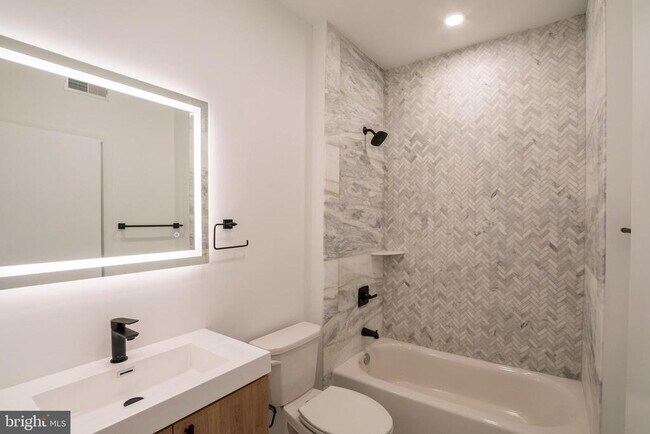 Building Photo - 1420 Point Breeze Ave