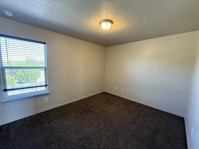 Building Photo - 4208 Primrose Dr