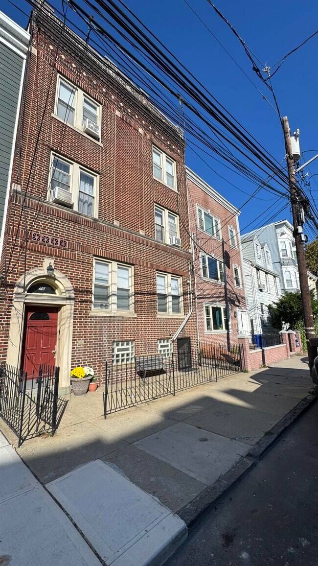 Building Photo - 76 Beacon Ave