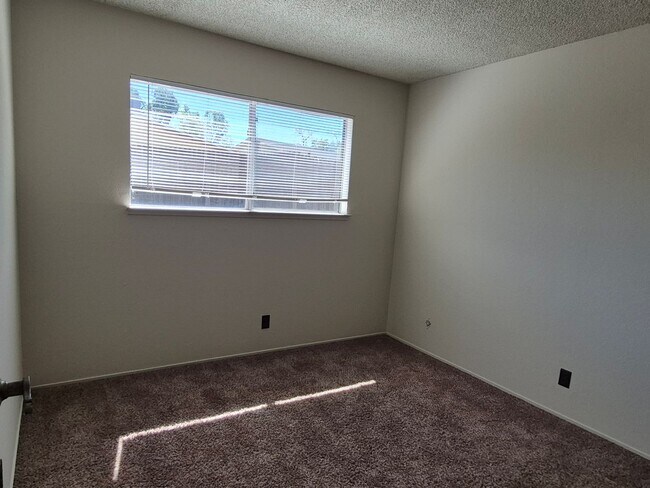 Building Photo - 4688001/70