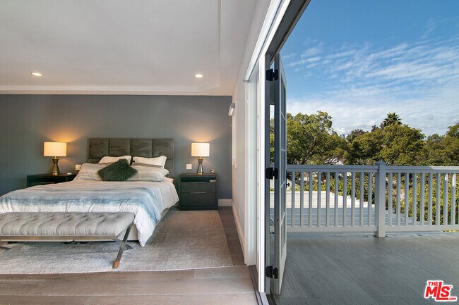 Building Photo - 9145 Sawyer St