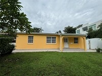Building Photo - 250 Fernwood Rd