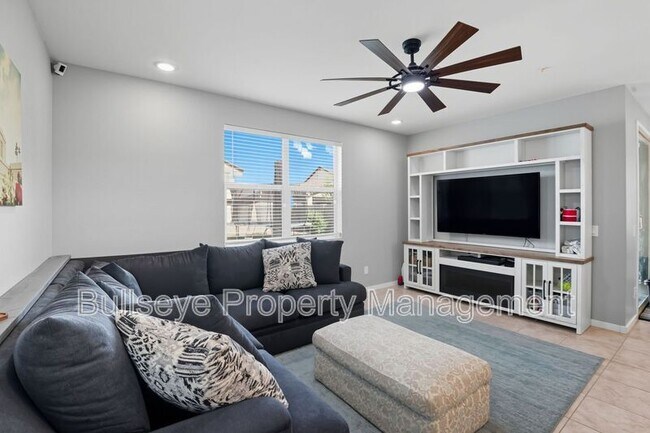 Building Photo - 40462 W Sunland Dr