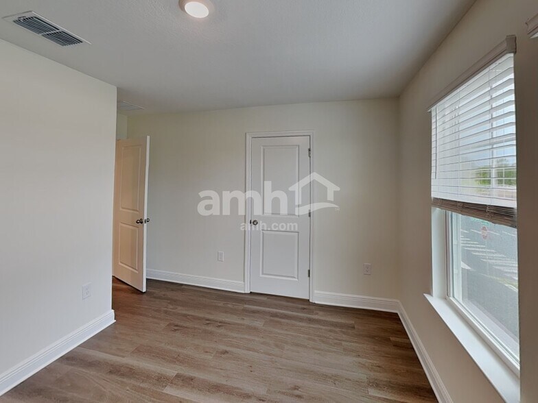 Building Photo - 6004 Pinewood Ests Dr