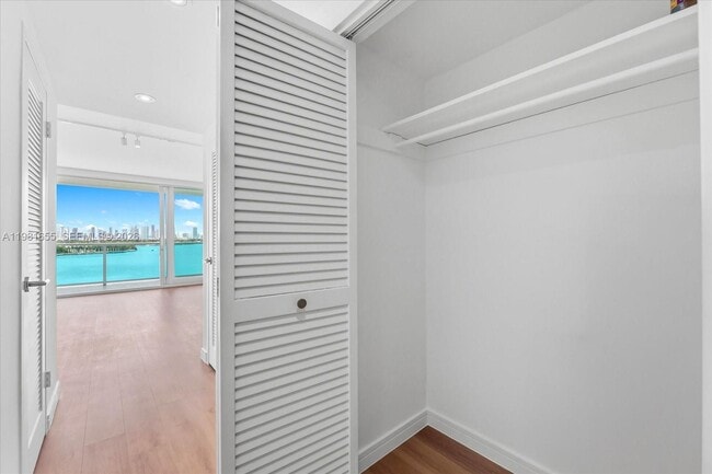 Building Photo - 1000 West Ave