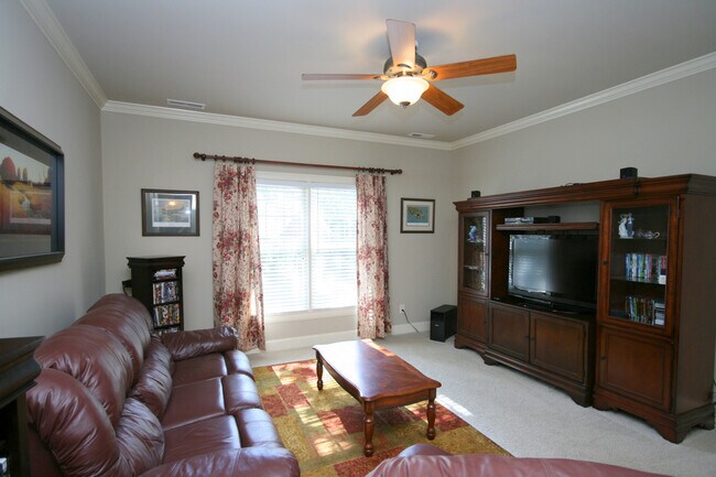 Building Photo - 27 Carriage Hill