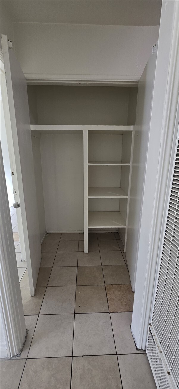 Building Photo - 1095 E Nocta St