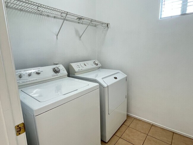 Building Photo - 3 bedroom, 2.5 bath Home for Rent in the Riverwalk