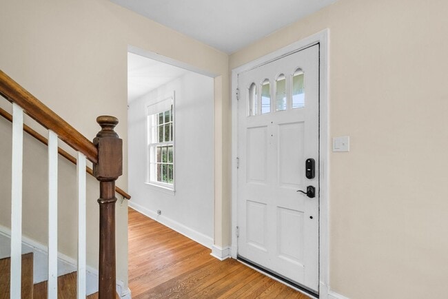 Building Photo - 3 Bed 2.5 Bath - Silver Spring Colonial - Updated Kitchen and Bathrooms