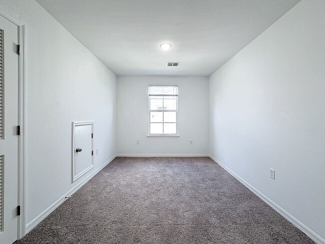 Building Photo - 1748 Barton Towne Cir