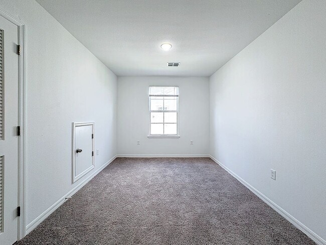 Building Photo - Townhouse For Lease in Saint Cloud