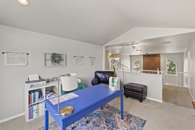 Building Photo - Spacious 6-Bedroom Broadmoor Rental with M...