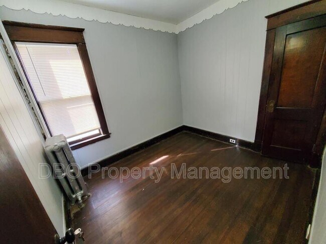 Building Photo - 825 Myrtle Ave