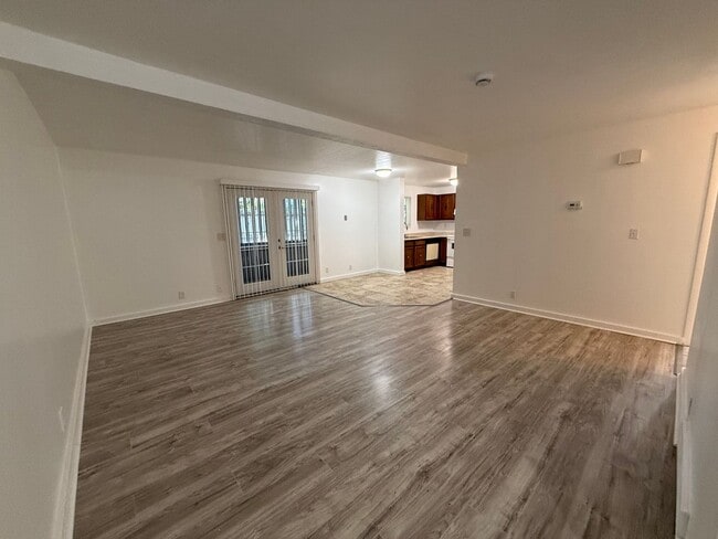 Building Photo - Beautiful Two Bedroom Apt; Salt Lake City, 1,000 sq ft; New Flooring