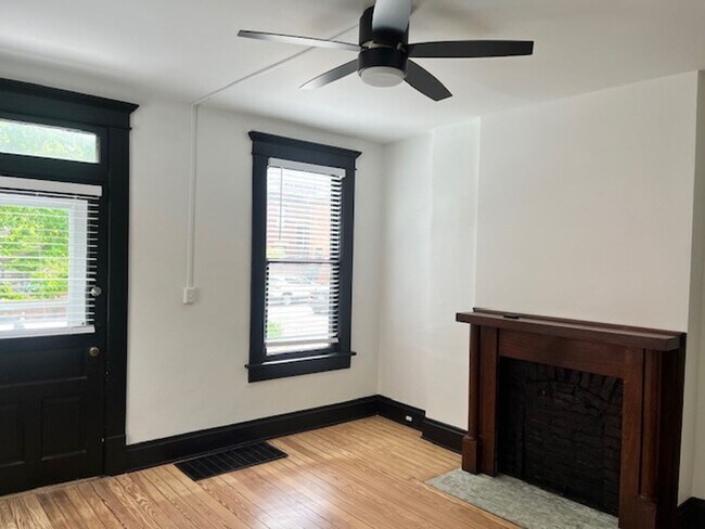 Building Photo - Welcome to your German Village Townhouse.