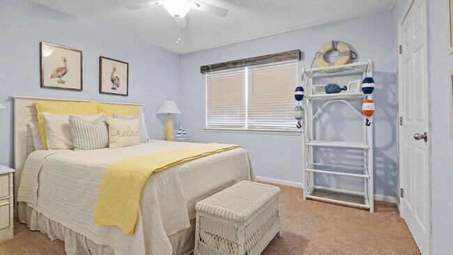 Building Photo - 17620 Front Beach Rd