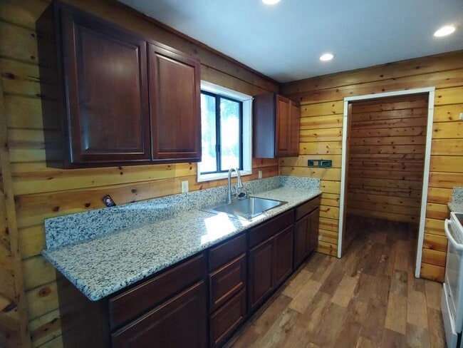 Building Photo - 6630 Topaz Dr