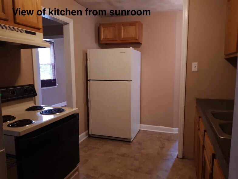 Building Photo - 105 Meadowbrook St