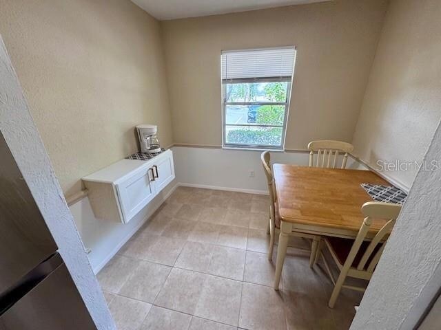 Building Photo - 6999 W Country Club Dr N