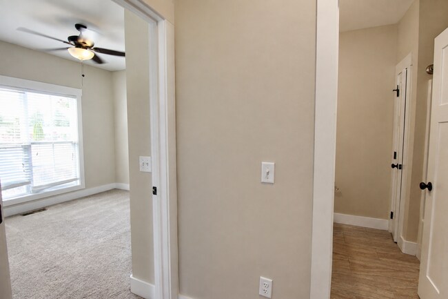 Building Photo - 1137 Cross Pointe Dr