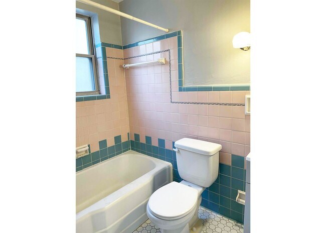 Building Photo - 3025 Clifton Ave