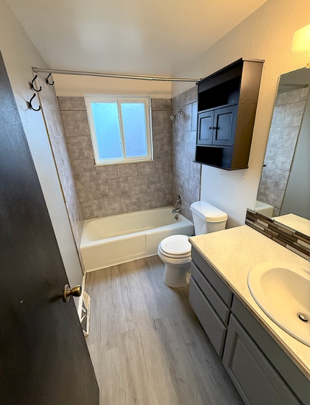 Building Photo - 1405 E 16th St