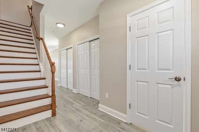 Building Photo - 152 N Auten Ave