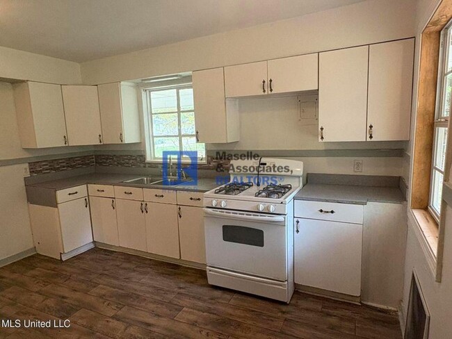 Building Photo - 3 bed/2 bath Home in 39212 Jackson!