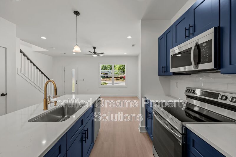 Building Photo - 806 W Dameron Ave