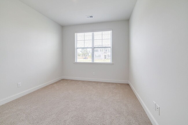 Building Photo - Beautiful 4BR Home in Woodland Trail – Top...