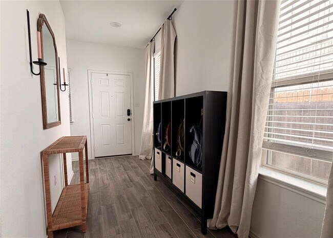 Building Photo - 112 Bennington Dr